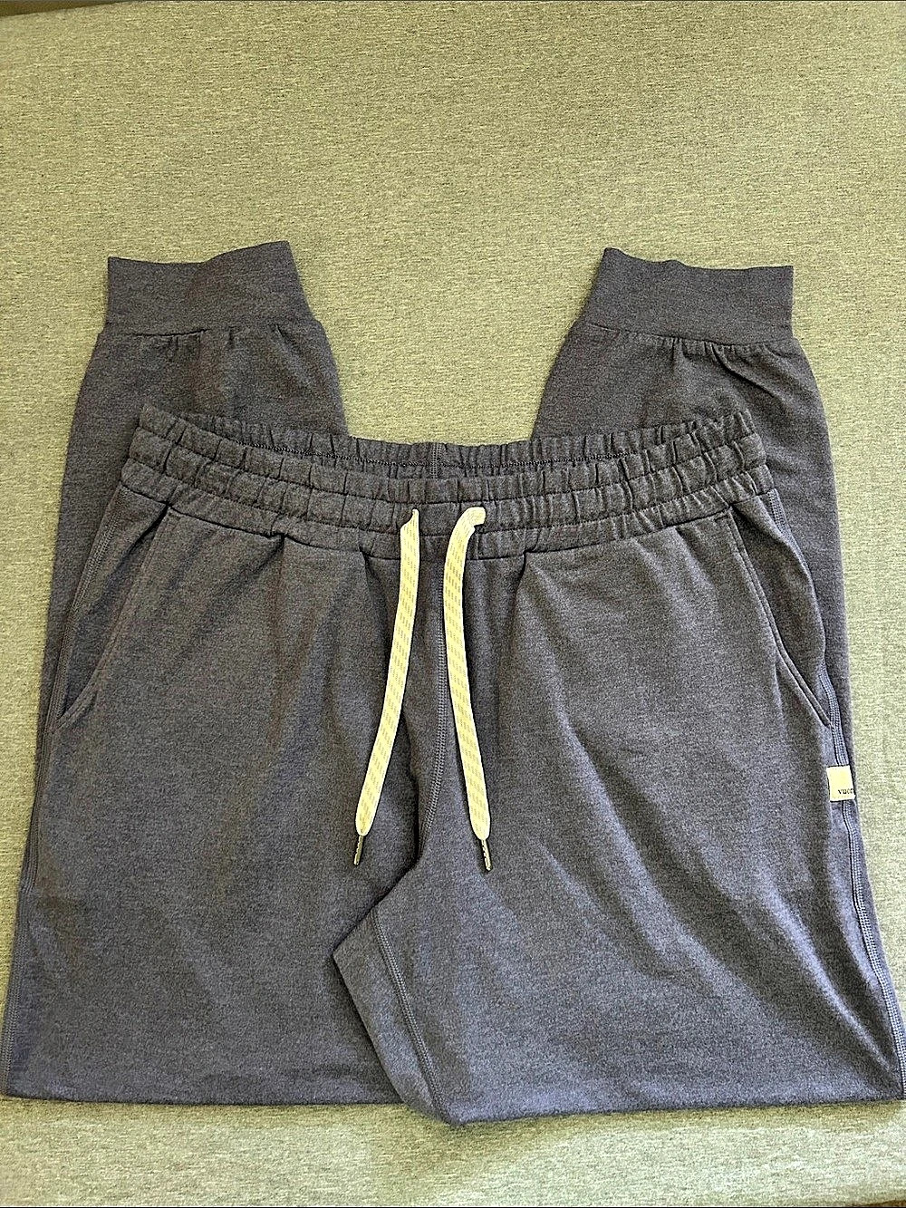 Vuori Meta Jogger Joggers in Periwinkle Small Like New